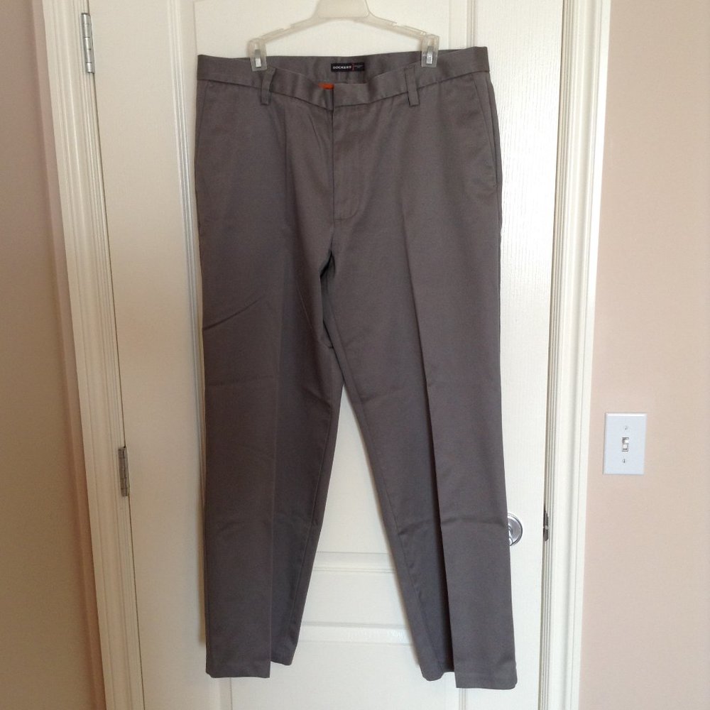 Dockers Men's Classic Dress Straight Fit Pants Flat Front 38 X 32 Cotton Gray